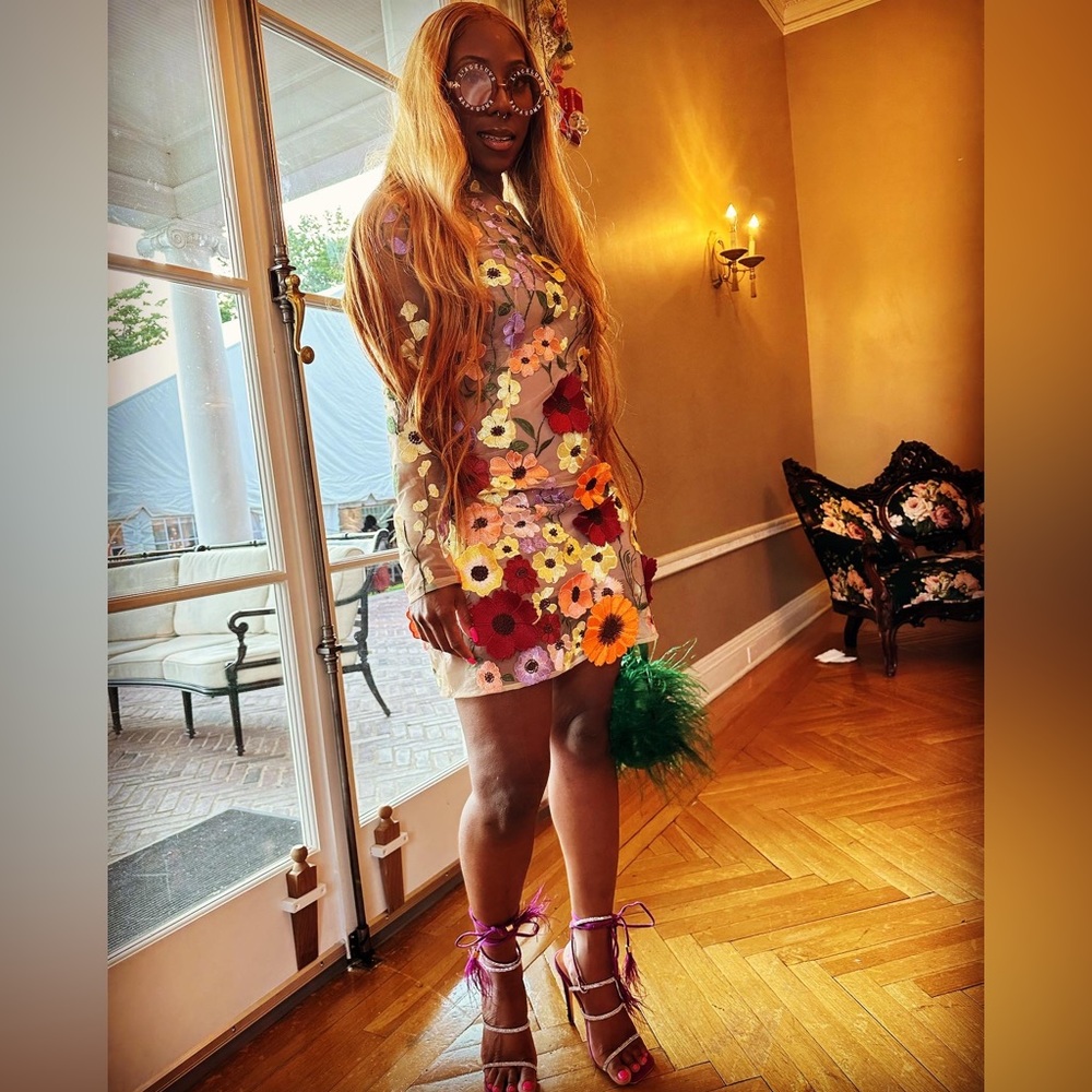 Floral sheer knee length dress 😍💕 - Picture 3 of 4